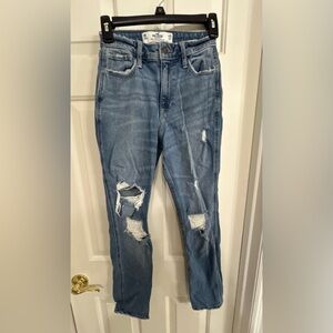 Hollister curvy high rise mom Jean size 0 regular like new, never worn